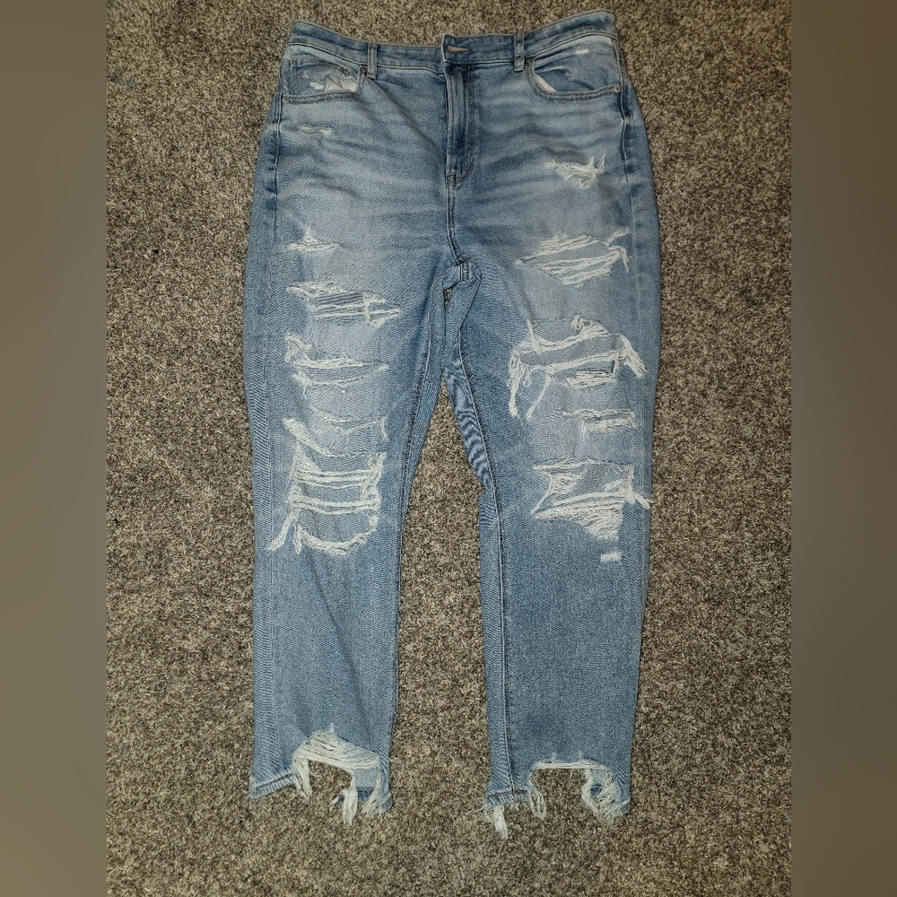 American Eagle Outfitters Women's Distressed Light Blue Stretch Mom Jeans